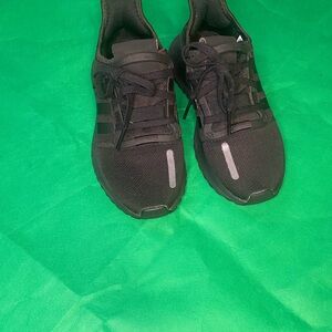 ADIDAS BIG BOYS SIZE 5 BLACK SNEAKERS